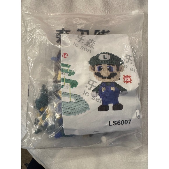 Building Block Luigi Figure 4550 Pcs 8.5 Inch Tall Nintendo Mario Brother Toy - Picture 5 of 5